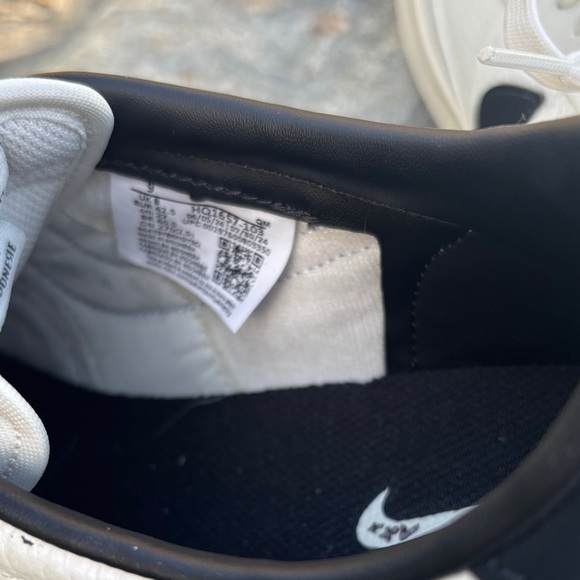 Nike Men's Cream and Black Sneakers - Picture 7 of 12